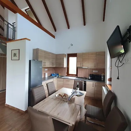 Arvalanyhaj Vendeghaz بيت للعطل *