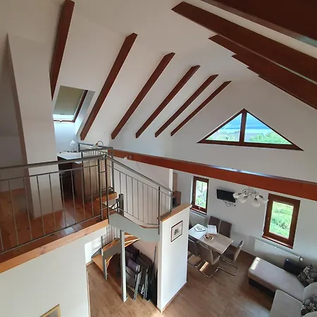 Arvalanyhaj Vendeghaz بيت للعطل