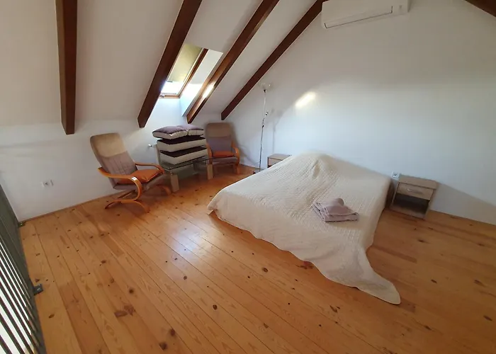 Arvalanyhaj Vendeghaz * בלטונאקאלי