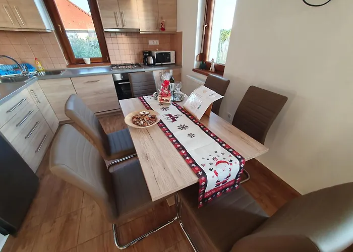 Arvalanyhaj Vendeghaz * בלטונאקאלי